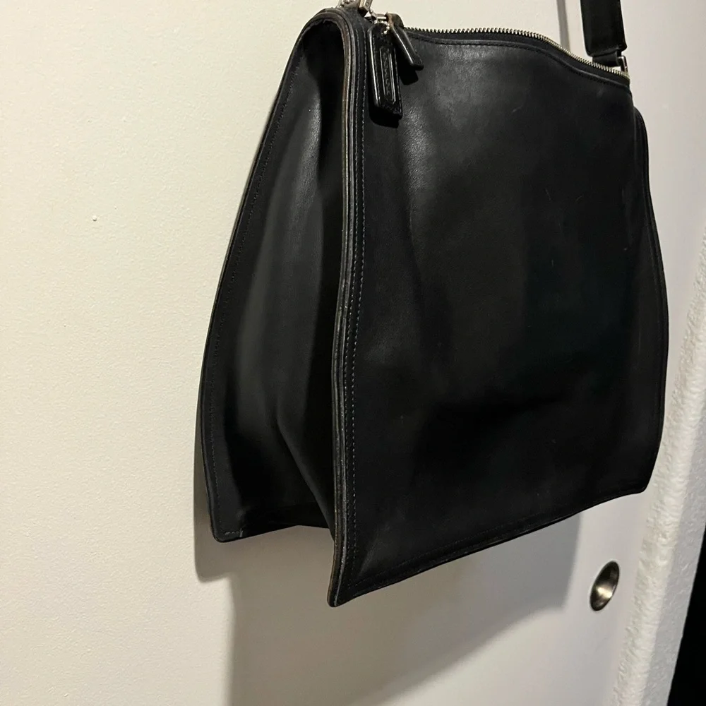 🔥Coach Black Cowhide Leather Shoulder Bag. Excellent Used Condition. - Picture 5 of 12